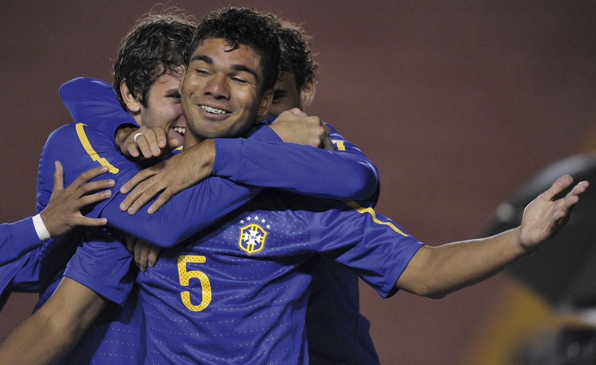 Op het Zuid-Amerikaans kampioenschap voor U20 in 2011 maakte de 18-jarige Casemiro het openingsdoelpunt tegen Colombia. Brazilië won het toernooi. In 2013 lijfde Real Madrid hem in. Daar evolueerde de verdedigende middenvelder tot een van de sterkhouders van het team.