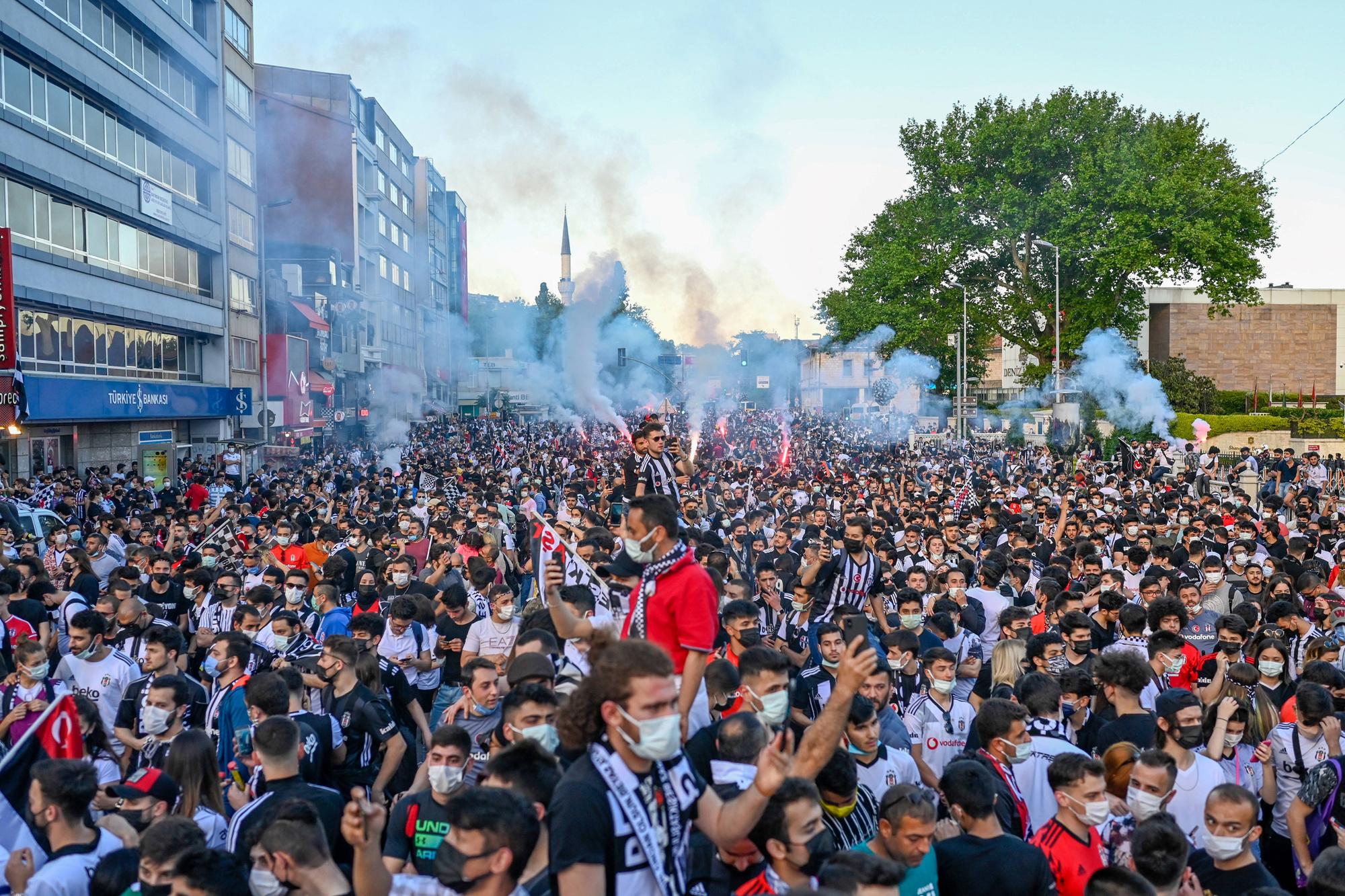 Bij de titel van Besiktas vorig seizoen kwamen de fans massaal op straat.