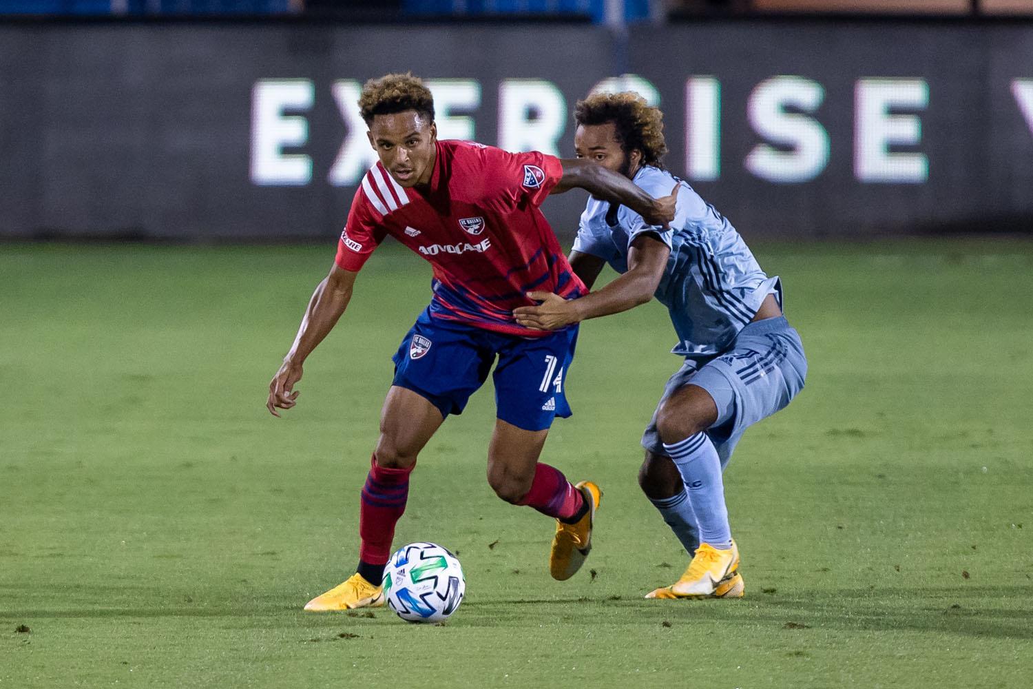 Bryan Reynolds in actie voor Dallas FC