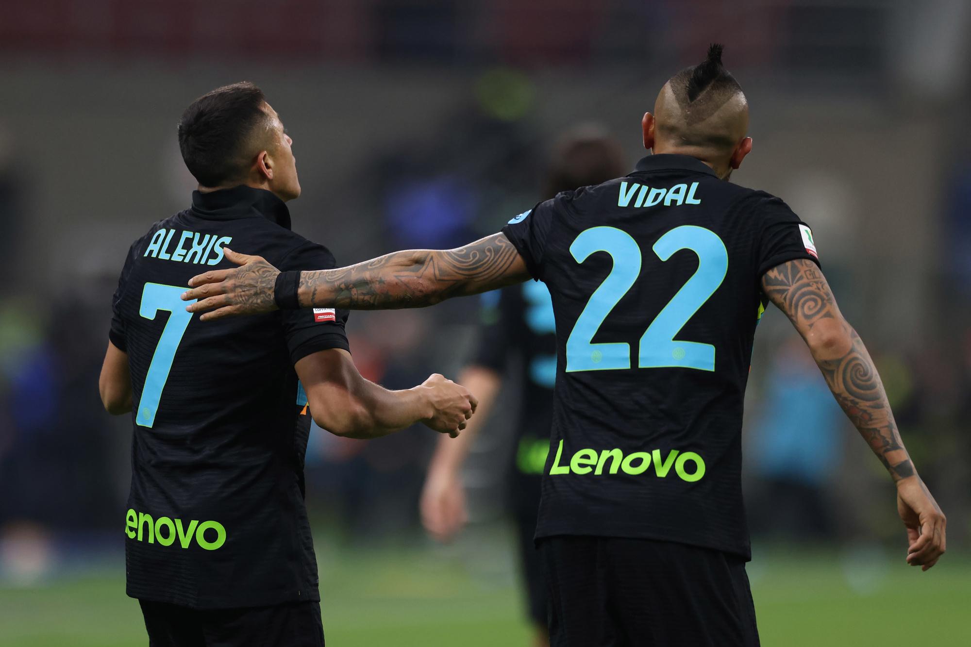 De contracten van grootverdieners Vidal en Sanchez zou Inter graag zien veranderen.