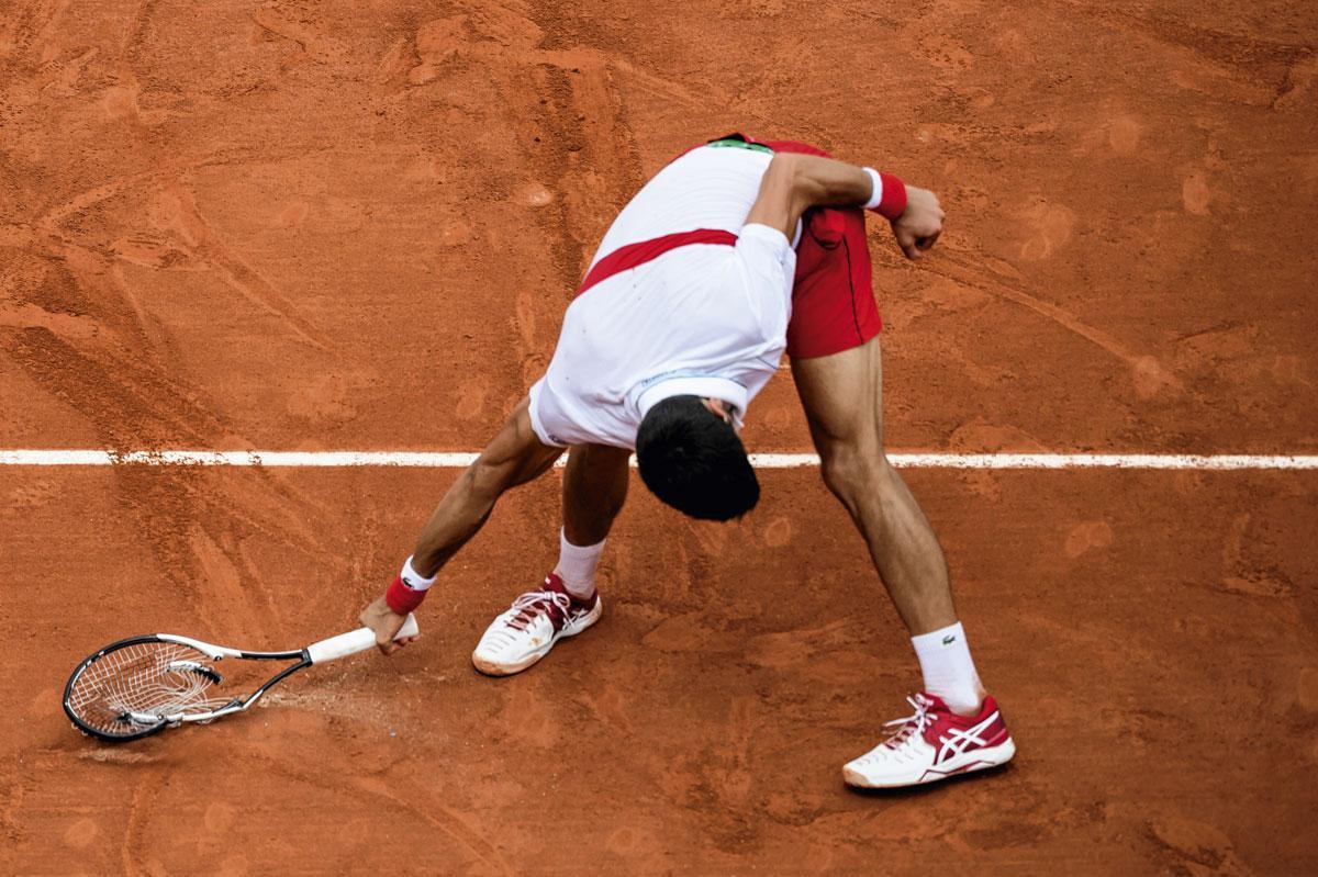 Het lukt Djokovic niet altijd om zijn vulkanische Balkanbloed onder controle te houden. Daar is al menige racket het slachtoffer van geweest.