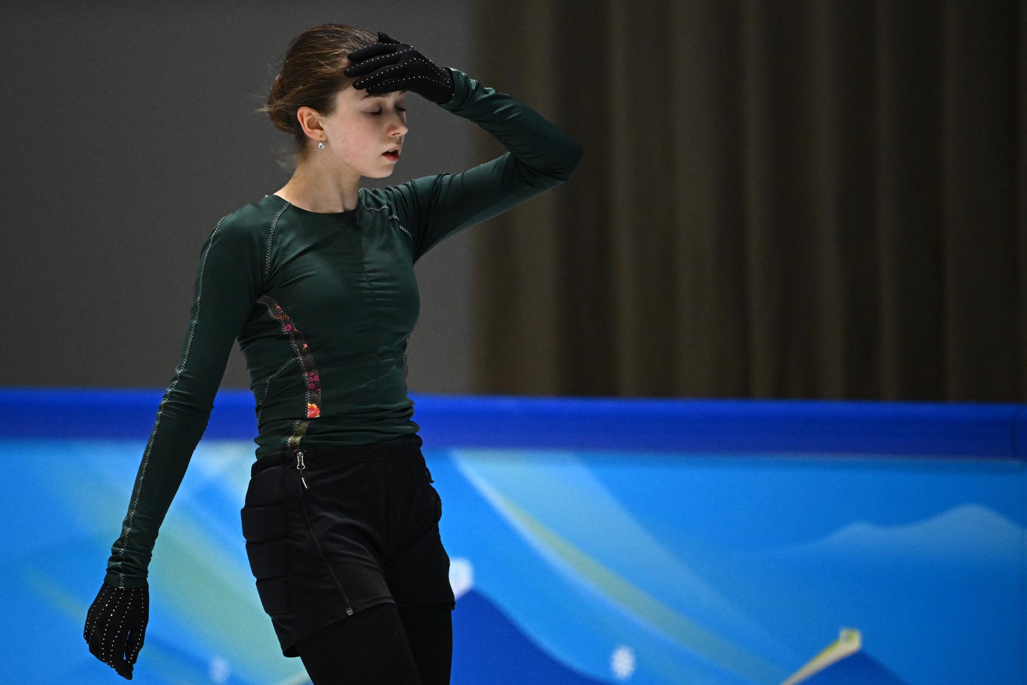 Kamila Valieva trainde vandaag, maar had het zichtbaar niet makkelijk.